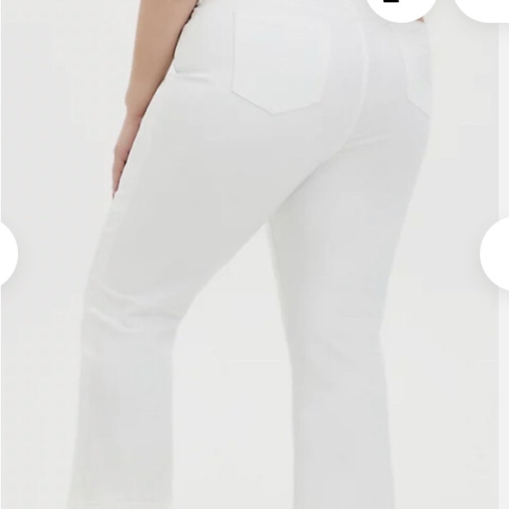 NEW! Torrid Women's White Flare Jeans Plus Size 18